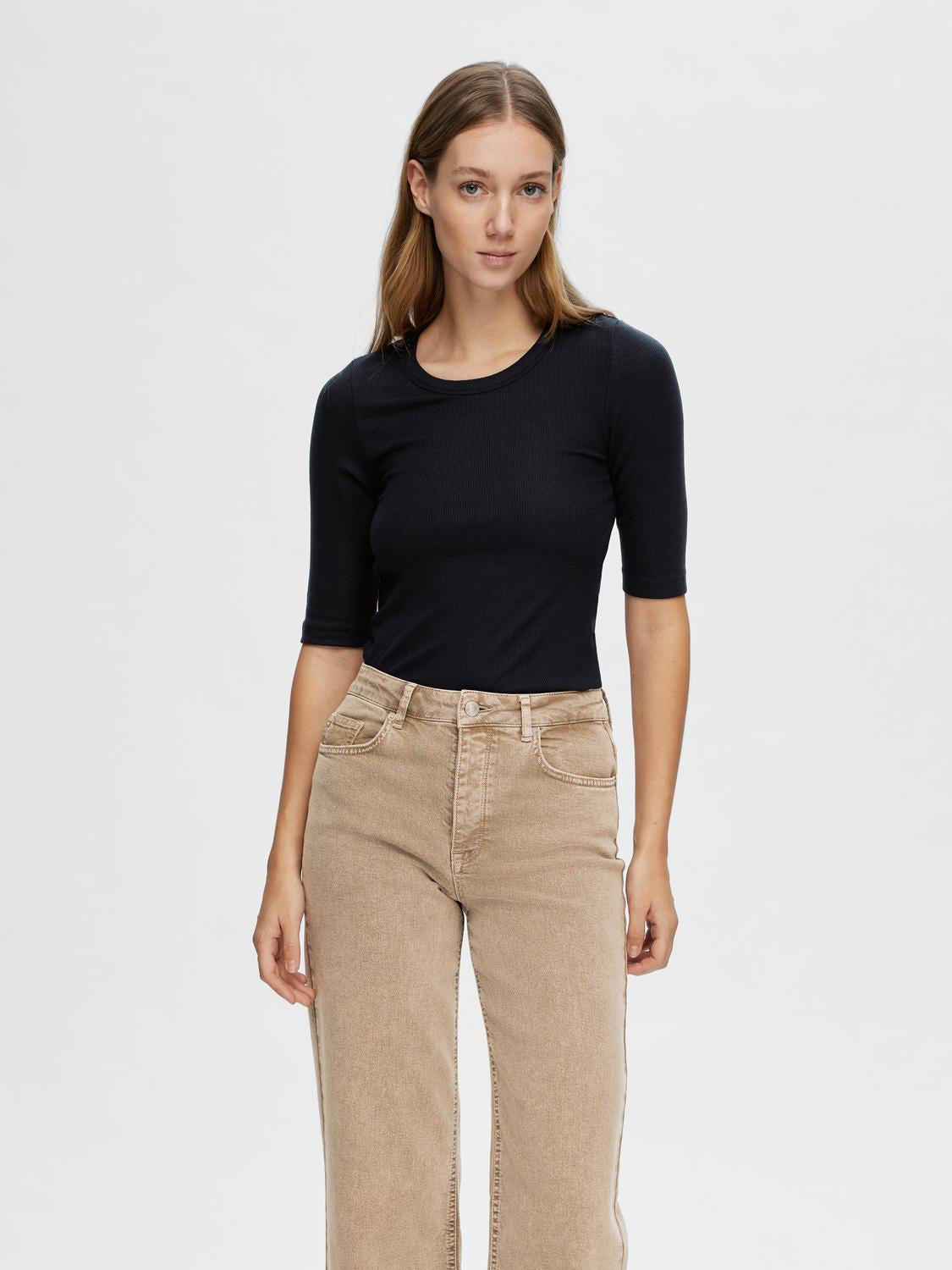 model_shot-front